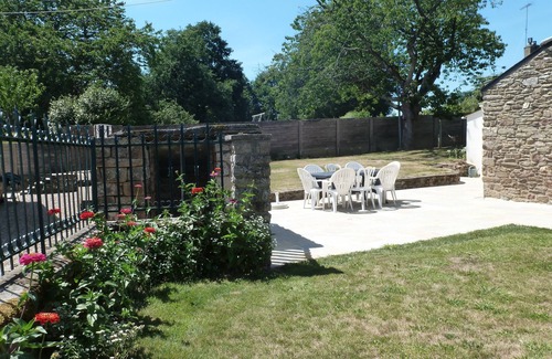 Saint-Grave Cottage | Country house with indoor pool, near Rochefort en terre; 2 stars.