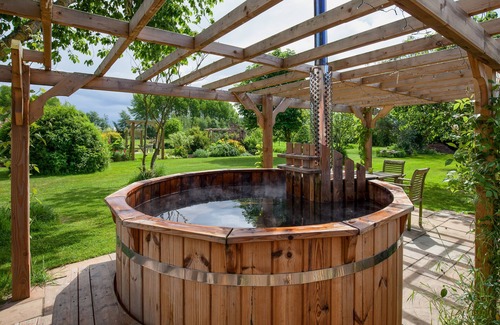 Milverton House | Country House with Swimming Pond, Hot Tub and Glorious Gardens.