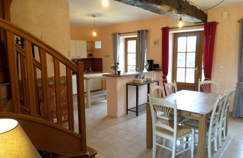 Pleven Cottage | Country house with terrace and garden 15 minutes from the beach