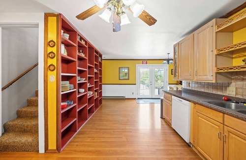 Jonesville House | Country Lodge for 18, With Pool and Pond, Near Ark