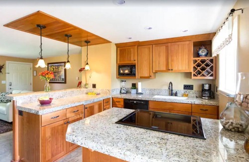 Carlton House | Country View Cottages, Stylish, Comfy, Uncorked Cottage Near Downtown Carlton