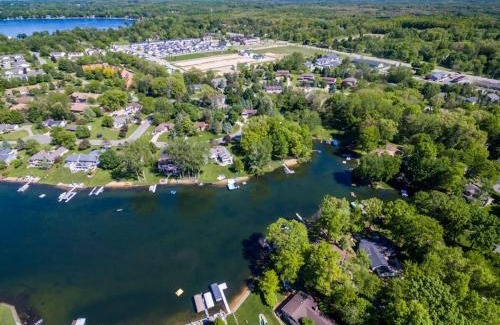 Rockford Apartment | Countryside Cottages near Lake Bella Vista