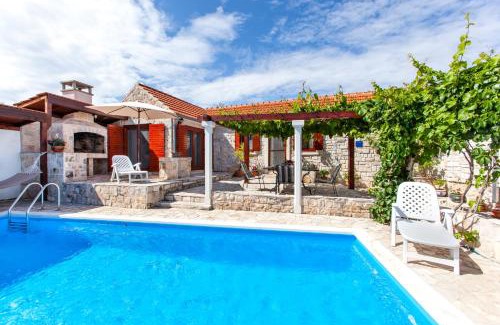Cove Donja Krusica (Donje selo) House | Countryside Family Villa with Private Pool