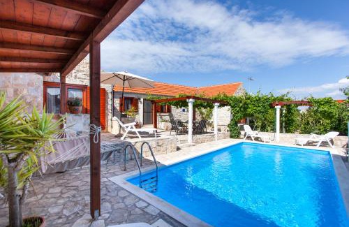 Cove Donja Krusica (Donje selo) House | Countryside Family Villa with Private Pool