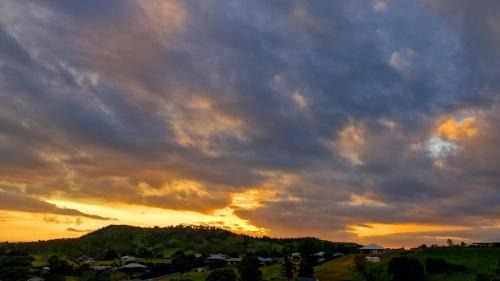 Chatsworth House | Countryside Hilltop Stay near Gympie
