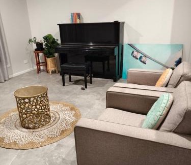 Chatsworth House | Countryside Hilltop Stay near Gympie