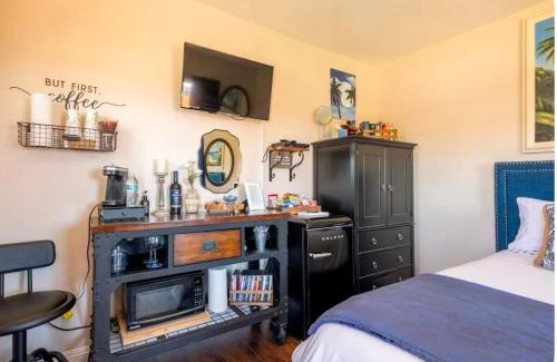 Woodland House | County Poolhouse 20 Min SMF UC Davis Campus