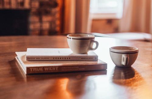 Beemerville House | Couple's Serenity Cabin with Hot Tub