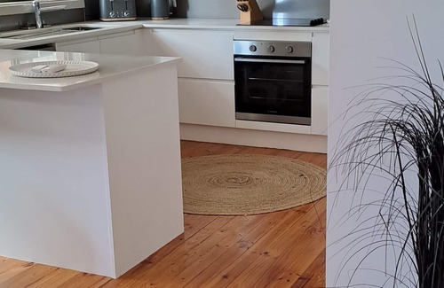 Broken Hill Cottage | Couples' Retreat, North Broken Hill w/Pool - 5mins drive to town!