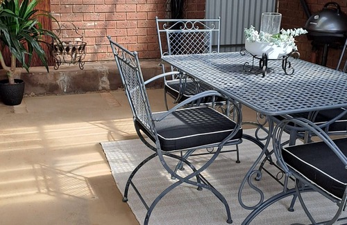 Broken Hill Cottage | Couples' Retreat, North Broken Hill w/Pool - 5mins drive to town!