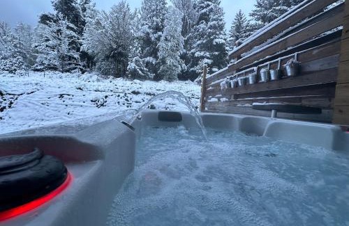 Gerardmer Apartment | Cour ancienne école avec Jacuzzi privé