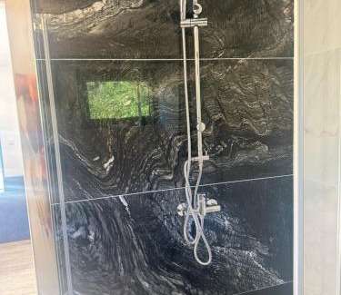 Gerardmer Apartment | Cour ancienne école avec Jacuzzi privé