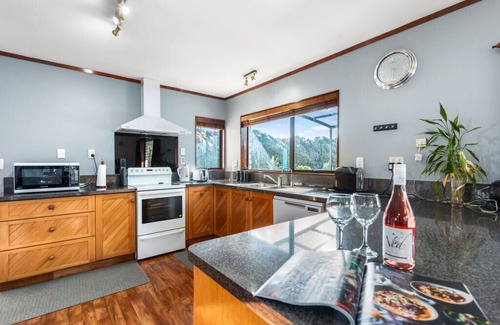 Waihi Beach Cottage | Courtside Quarters - Waihi Beach Holiday Home