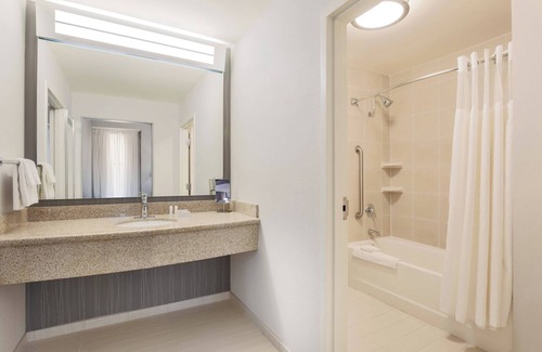 Cultural District Hotel | Courtyard by Marriott Pittsburgh Downtown