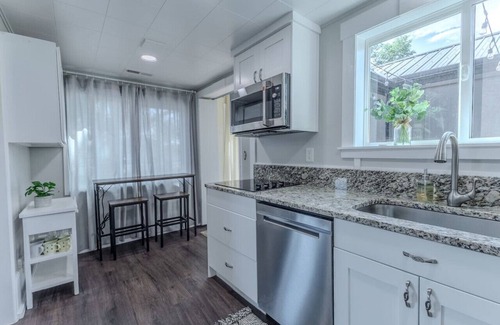 Panguitch House | Courtyard Hot Tub in the Heart of Downtown