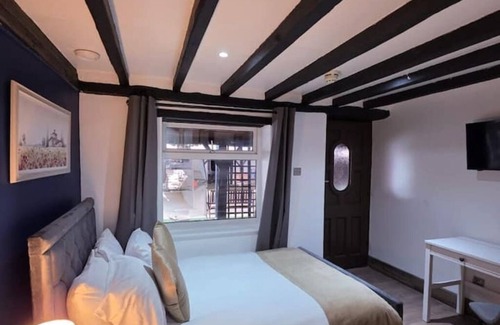 Stotfold Bed & Breakfast | Courtyard Lodge -Room 8 on suite