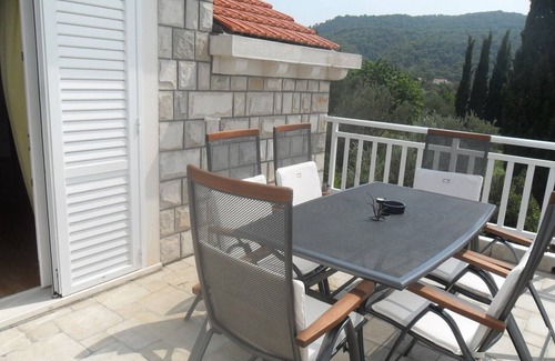 Lopud Island Apartment | Courtyard Stay in Town