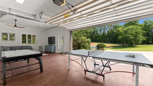 Mayhew House | Coves End by AvantStay Dock Game Room Fire Pit Forest Views