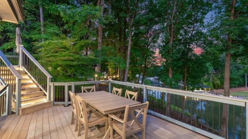 Mayhew House | Coves End by AvantStay Dock Game Room Fire Pit Forest Views
