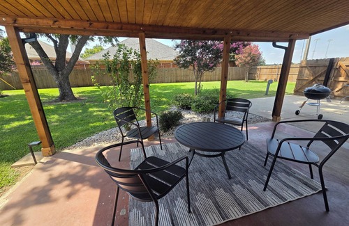 Hurst House | Cowboy Casa - DFW, AT&T Stadium, Stockyards