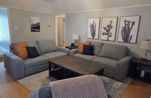Hurst House | Cowboy Casa - DFW, AT&T Stadium, Stockyards