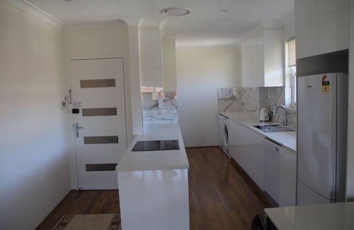 Randwick Apartment | Cowper Apartment -Close to Beach and City