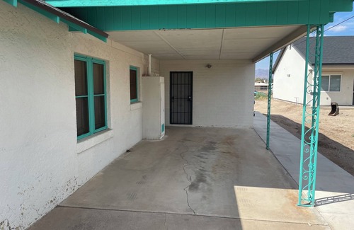 Safford Apartment | Coxy 2 Bedroom Apartment getaway with AC