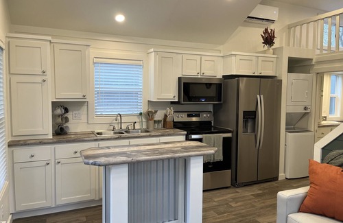 McKinney Cottage | Cozy 1.5-acre retreat carved out of an 11-acre ranch minutes from McKinney