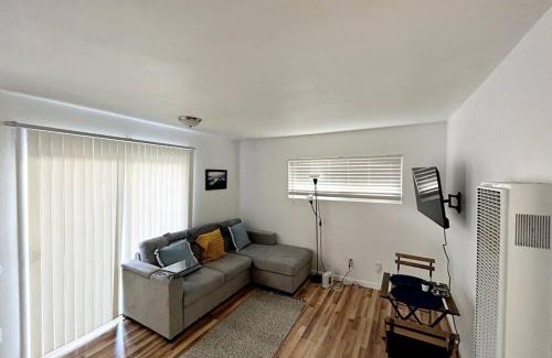 Ocean Beach Apartment | Cozy 1 Bdrm Apartment + Parking (Crab)