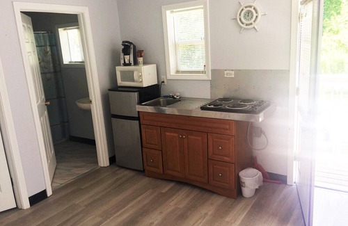 Old Orchard Beach Cottage | Cozy 1 Bedroom Cabin