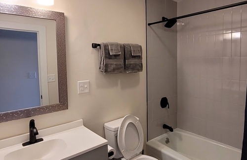 West Jefferson Apartment | Cozy 1-bedroom apartment with WiFi, AC in adorable West Jefferson