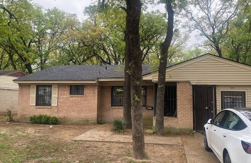 Dallas Apartment | Cozy 1-Bedroom Apartment-Studio converted from house garage. Wifi, washer/dryer.