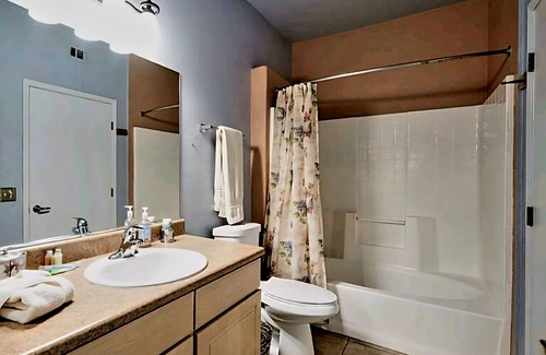 Las Vegas Condo | Cozy 1-bedroom condo in a gated, quiet community