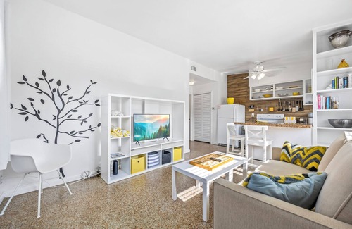 Cocoa Beach House | Cozy 1-bedroom Cottage Two Blocks from the Beach in charming Cocoa Beach