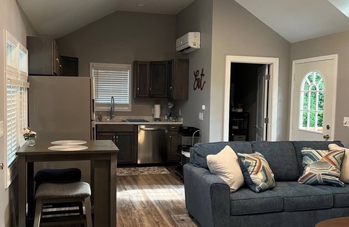 West Marion House | Cozy 1-bedroom house in charming Marion NC with WiFi, AC, and a covered porch