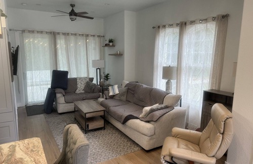 Braden River House | Cozy 1-bedroom house with AC and WiFi in adorable Sarasota on a 5 acre property