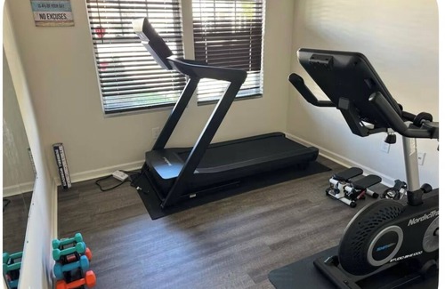 Clover House | Cozy 1-bedroom in charming Clover with fitness room, WiFi. Shared home.