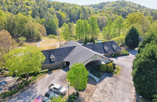 Clayton Condo | Cozy 1-Bedroom King Room in Clayton, GA with Mountain Views and Resort Access