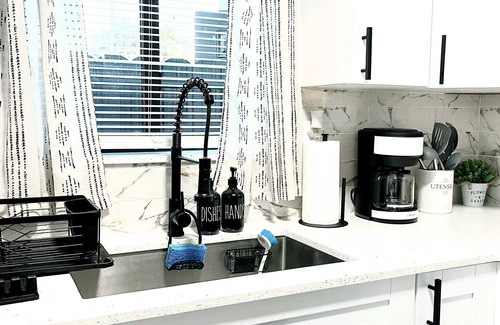 Little Ranches House | Cozy 1 Bedroom + Patio Near Beaches & HardRock Cafe!
