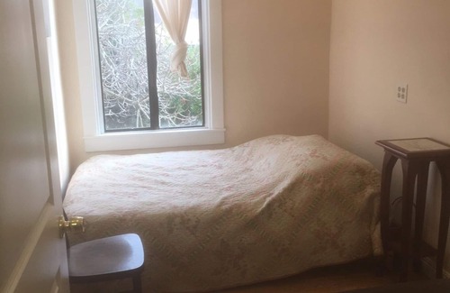 Outer Mission Apartment | Cozy 1-bedroom place inside 3-bedroom flat with Private Bathroom near Glen Park