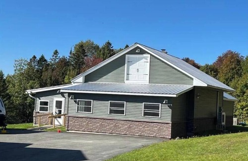 Charleston Cabin | Cozy 1-bedroom home with spectacular sunsets, private deck and full fitness gym
