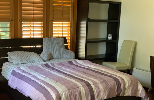 Glendora House | Cozy 1 bedroom with private bathroom and free parking