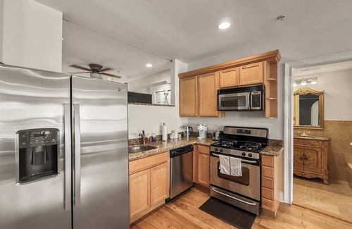 Old City Apartment | Cozy 1BD | Old City | 2Beds | Independence Hall