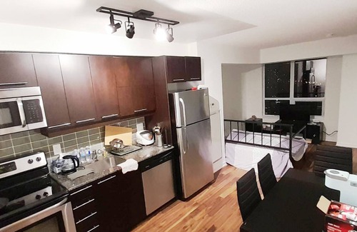 Beaconsfield Village Apartment | Cozy 1bed condo in Toronto downtown