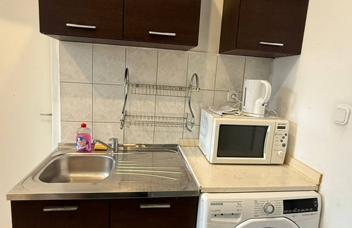 Rudolfsheim-Funfhaus Apartment | Cozy 1BR Apt with LR Vienna Location