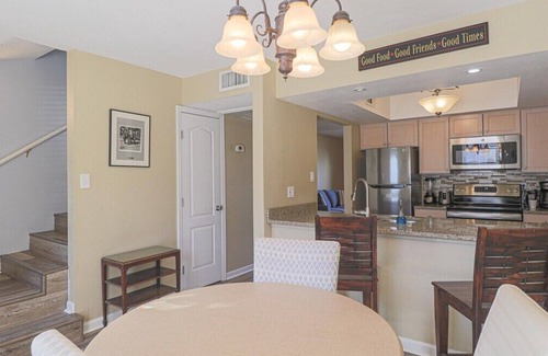 Gulf Hills Condo | Cozy 2 Bd/1.5 Bth 2-Story Condo