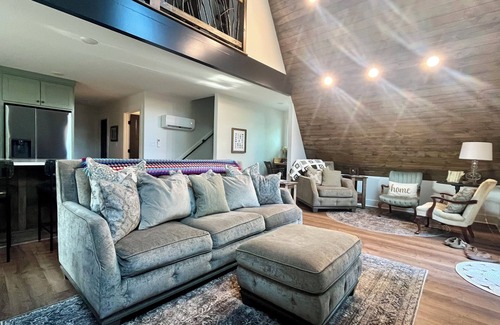 Hot Springs Village Cabin | Cozy 2-bedroom A-Frame Cabin in charming Hot Springs Village