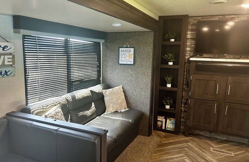 Port Bolivar House | Cozy 2-bedroom RV ACROSS FROM THE BEACH in Terrific Bolivar Peninsula w/WiFi, AC