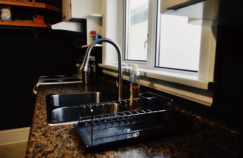Winnipeg House | Cozy 2 Bedroom 1 Bathroom 10 minutes from downtown/free parking