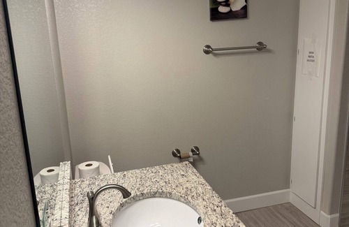 Aurora Apartment | Cozy 2-bedroom apartment in nice Centennial with AC and Heating